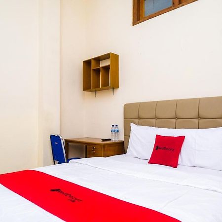 Reddoorz Syariah @ Griya Thamrin Manahan Solo Exterior foto